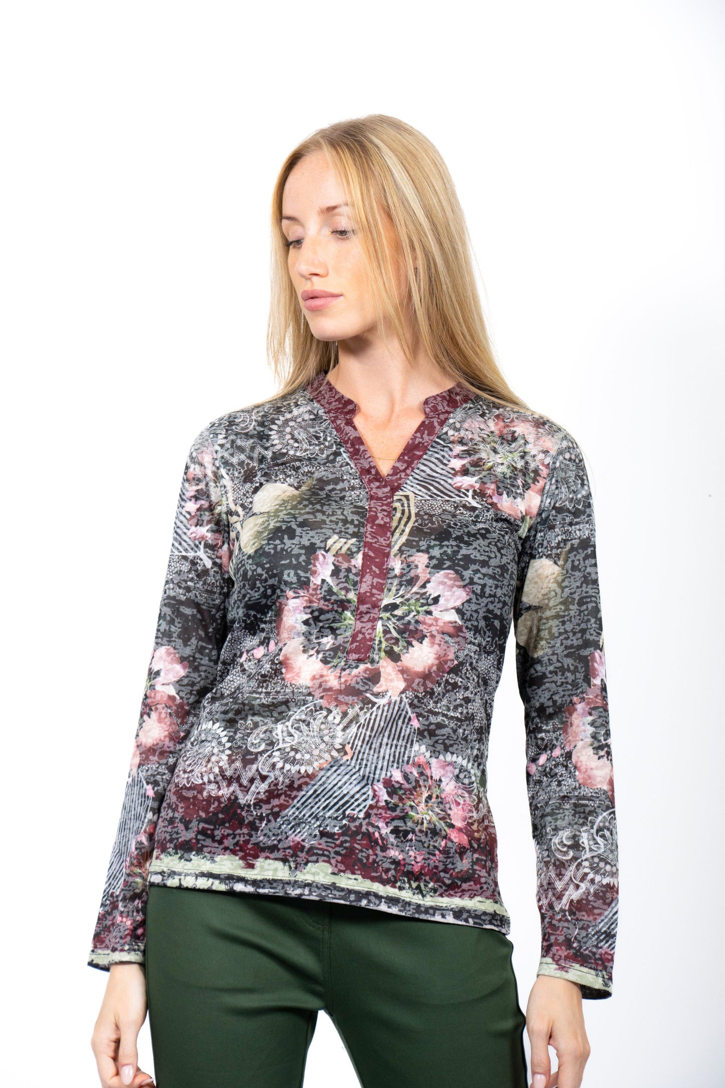Jessica Graaf - V-Neck Burnout Print Longsleeved Top - 26786
